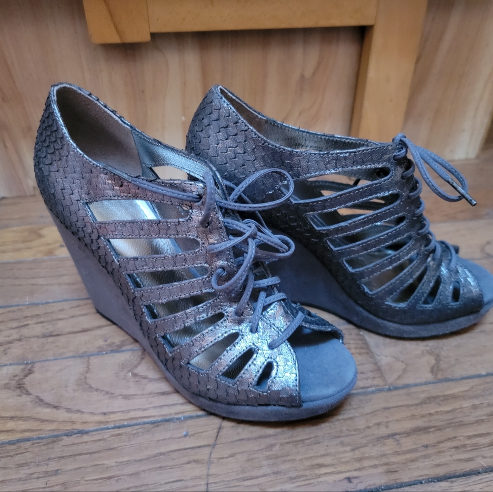 Shoes - Picture 2 of 5